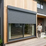 住宅の1階リビング窓に後付けで電動シャッターを設置した施工実例